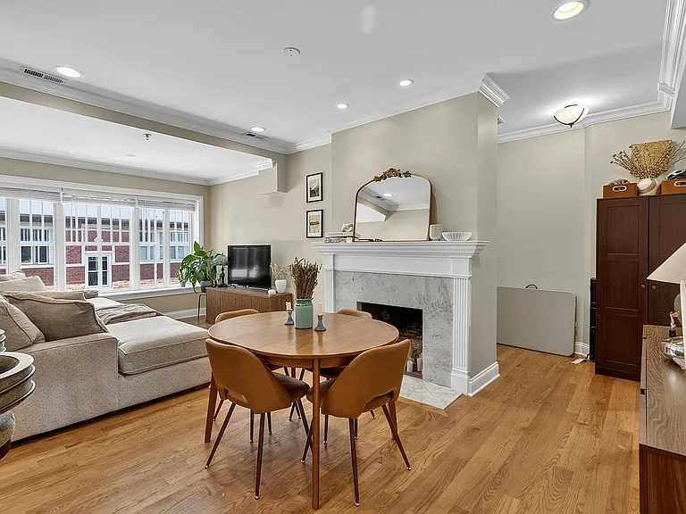 Hinman Court Condos — Photo 21