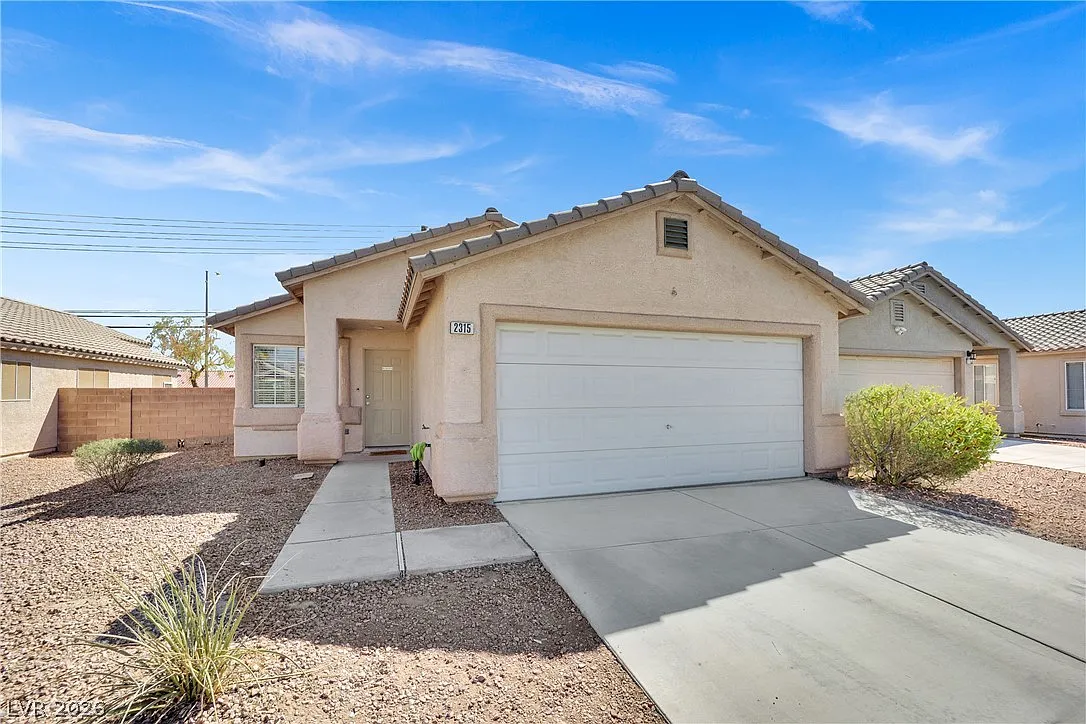 3 bed, 2.0 bath, 1230 sqft, $2,100 — Photo 1