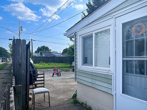 2nd image of 3810 Van Hook Ave