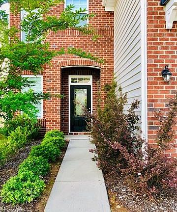 3rd image of 2098 Newport Dr #33