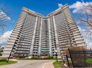 Applewood  Place, Mississauga, ON L4Y 3T6