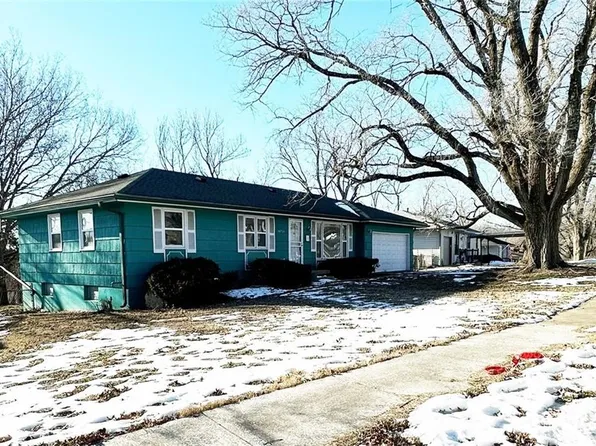 10714 Walrond Ave, Kansas City, MO 64137