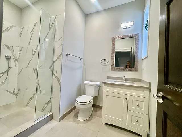 2441 W Thomas St #2F — Photo 12