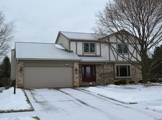 24562 Sarah Flynn Dr, Novi, MI