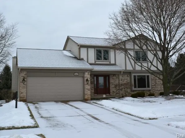24562 Sarah Flynn Dr, Novi, MI 48374