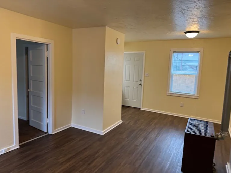 518 Alberts St — Photo 15