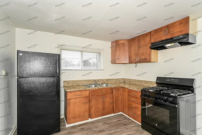 9528 Ridge Ave — Photo 6