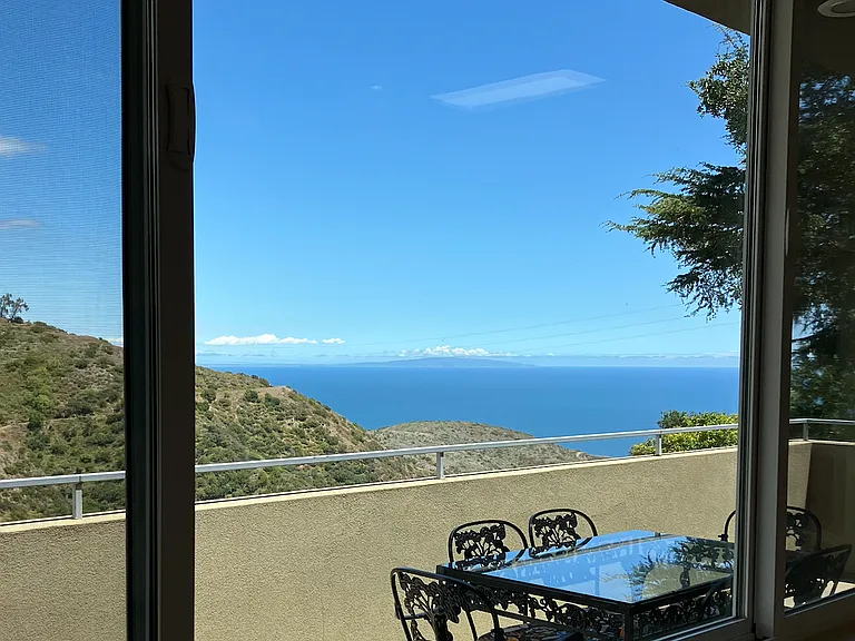 4302 Ocean View Dr — Photo 8