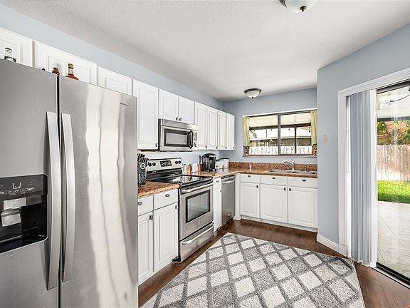 3rd image of 920 SW 109th Avenue