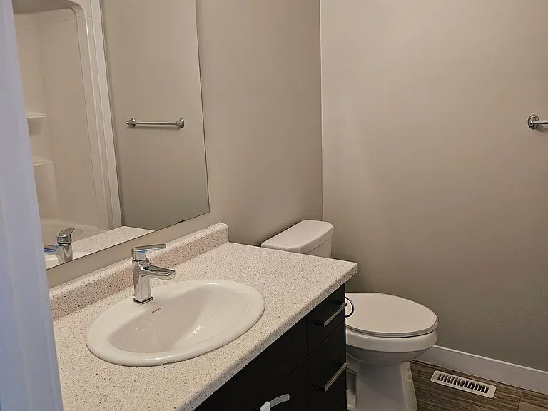 929 Sarnia Rd — Photo 8