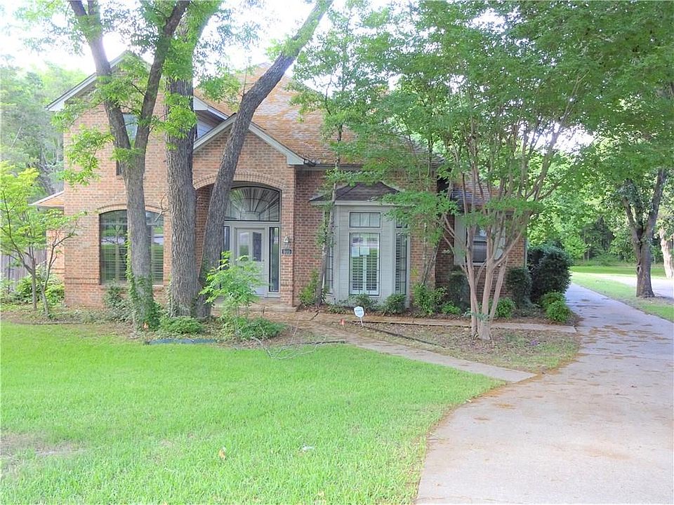 1st image of 905 Plantation Dr