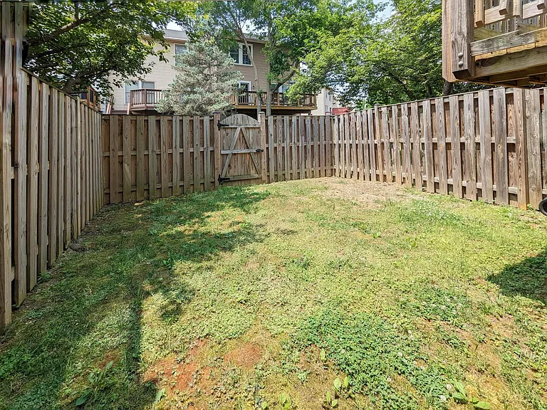 5240 Earles Ct — Photo 26