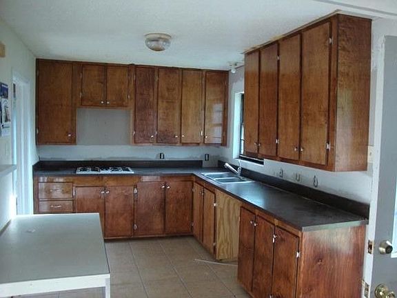 4th image of 1603 Lynn Dr