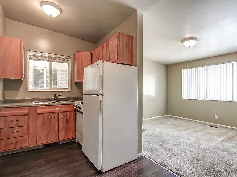 New Broadmoor — Photo 11