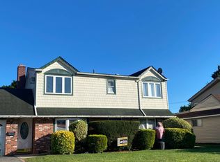 65 Pilgrim Ln, Westbury, NY 11590