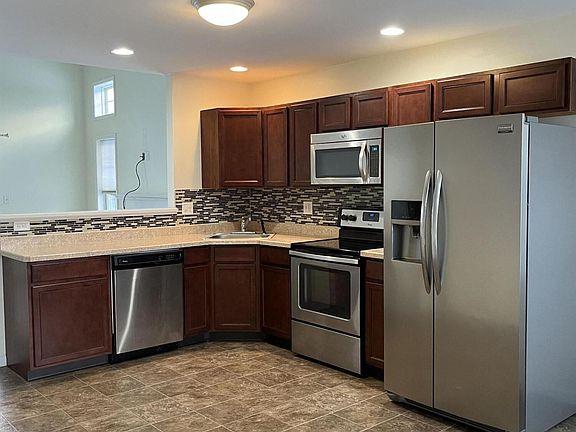 4th image of 14 Pointe West Dr #D