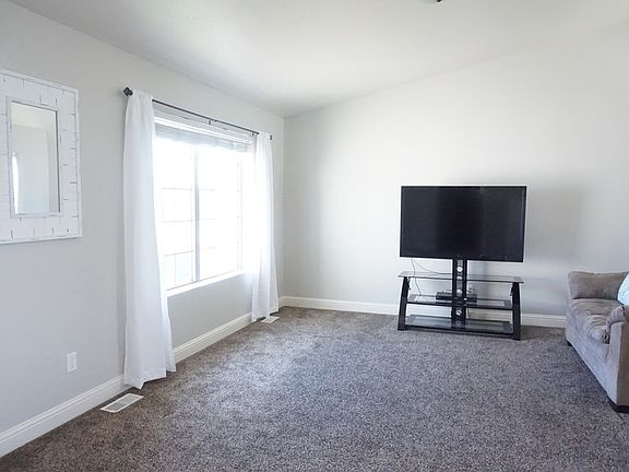 3rd image of 3010 E Sandy Dr