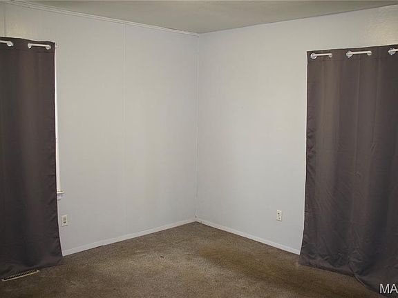 5th image of 621 Bernard Dr