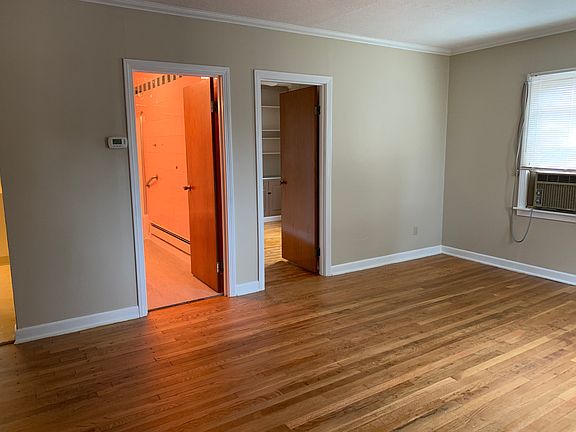 3rd image of 401 Oakland Ave