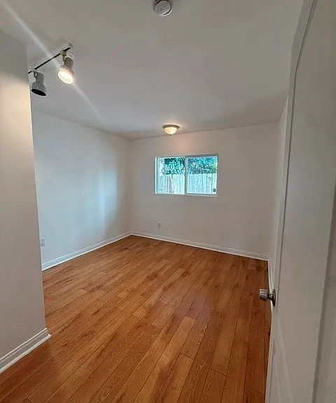 1349 N Citrus Ave — Photo 12