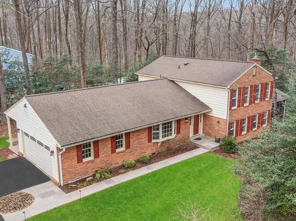 12142 Westwood Hills Dr, Herndon, VA 20171