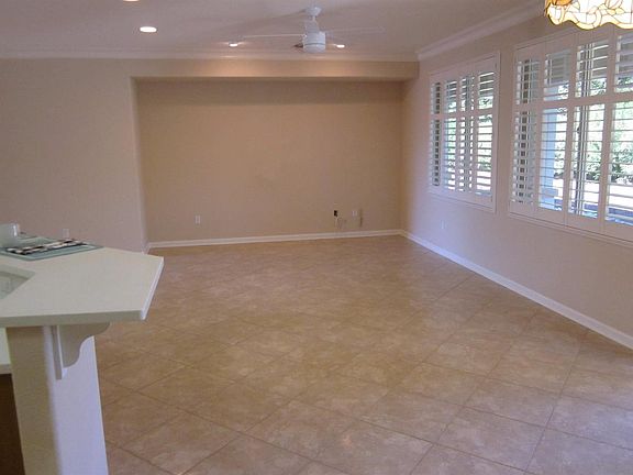 4th image of 605 Yerington Pl
