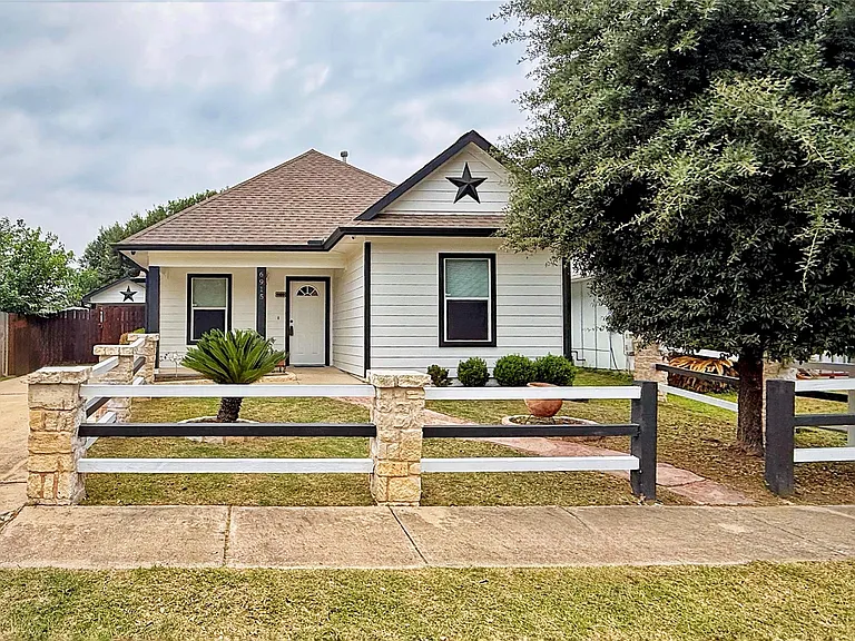 6915 Villita Avenida St — Photo 3