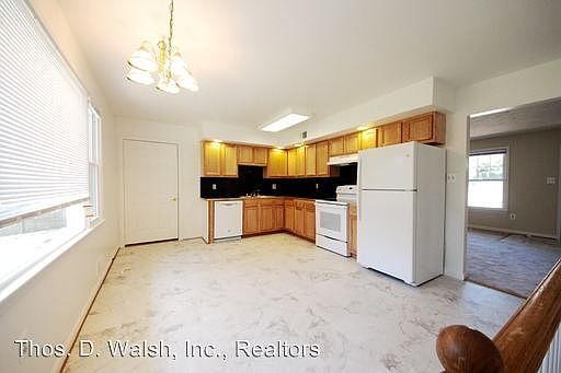 4th image of 14 E Deer Park Dr