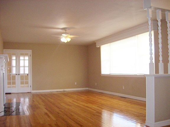 3rd image of 902 Orchard Dr