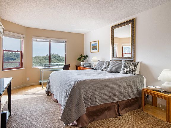 4th image of 875 La Playa St #Oceanfront