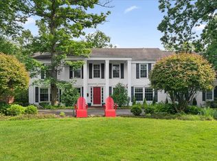 680 Carriage Way, Deerfield, IL 60015