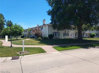 6 Meadowlawn Dr, Mentor, OH 44060