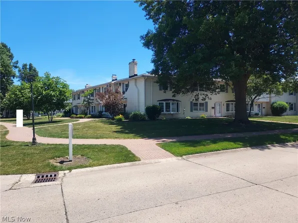 6 Meadowlawn Dr, Mentor, OH 44060