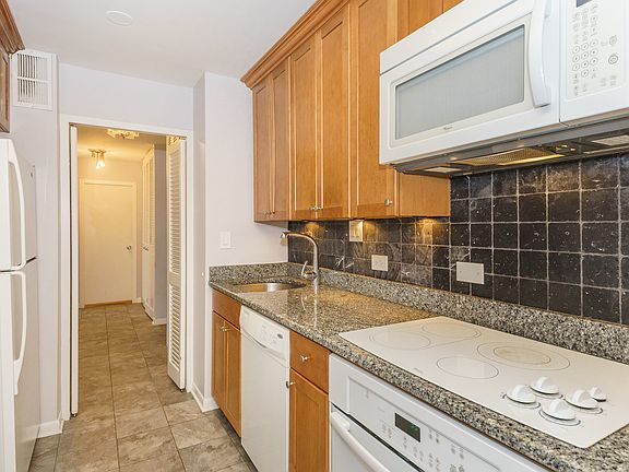 4th image of 4250 N Marine Dr APT 707