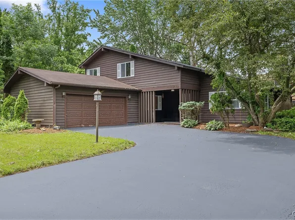 4302 Cinnamon Path, Liverpool, NY 13090