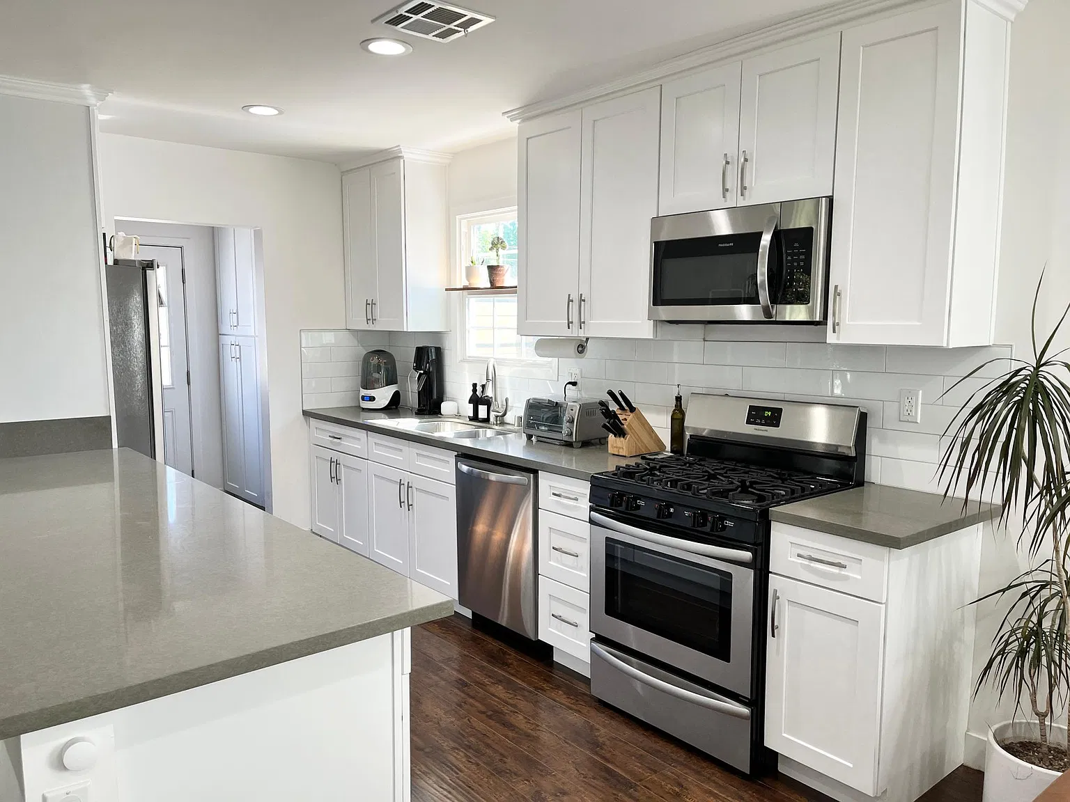 3 bed, 1109 sqft, $4,150 — Photo 3