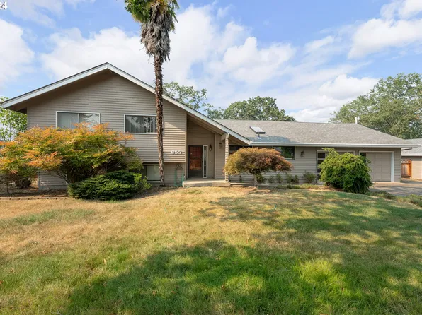 653 Thora Circle Dr, Winchester, OR 97495