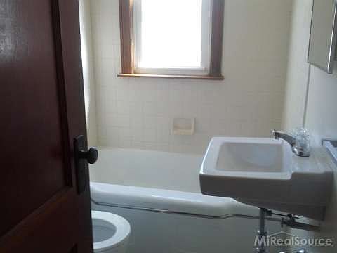 4th image of 22236 Saint Gertrude St