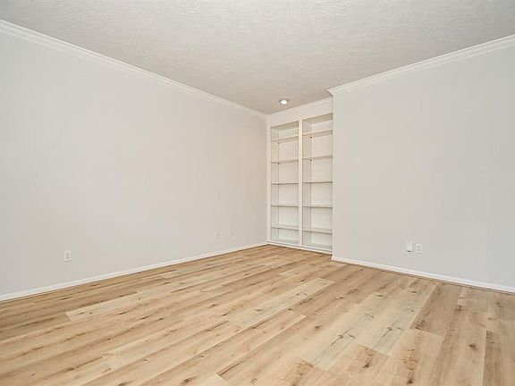 4th image of 6902 Elm Trace Dr