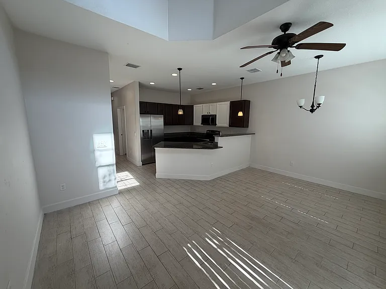 2110 Penny Ln — Photo 3