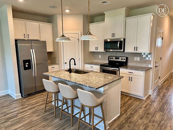 5th image of 523 Stovall Ln