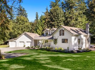 9635 NE Raccoon Ln, Bainbridge Island, WA 98110