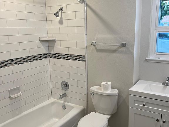 4th image of 710 Priddy Dr