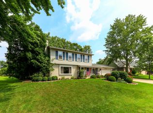 40422 Village Wood Rd, Novi, MI 48375