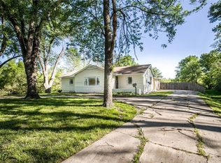 4904 Grandview Rd, Kansas City, MO 64137