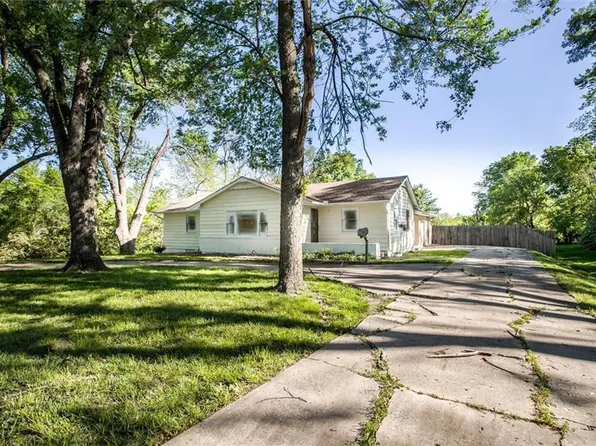 4904 Grandview Rd, Kansas City, MO 64137