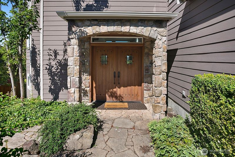 2nd image of 3021 70th Avenue SE