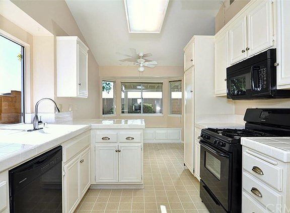 2nd image of 2782 Cypress St