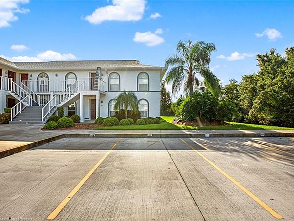 5th image of 105 Stephen Dr