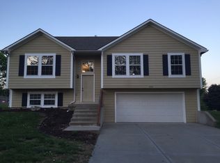 1909 S 5th St, Leavenworth, KS 66048